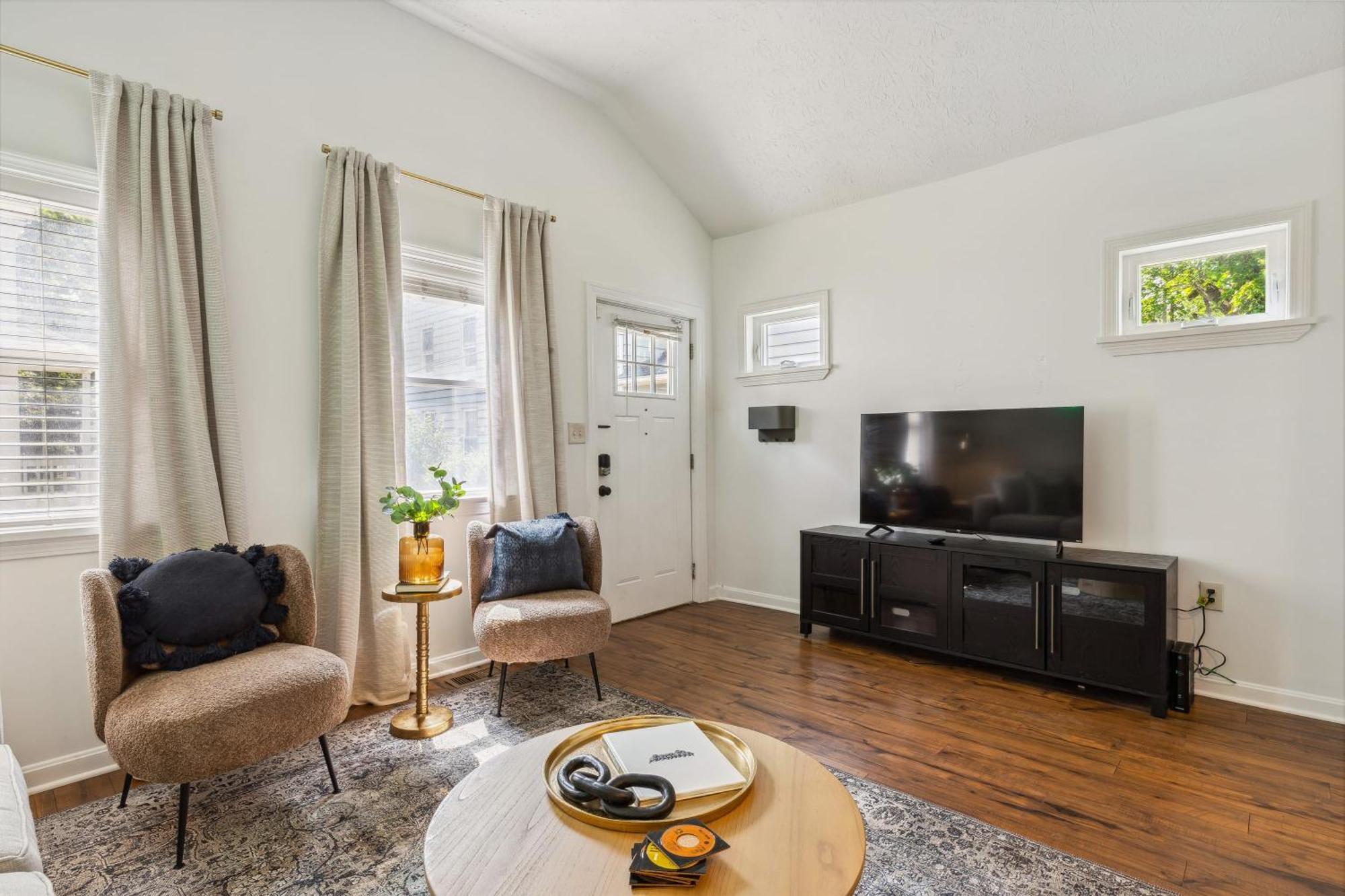 فيلا Newly Renovated Tremont Treasure I Cozy + Modern كليفلاند المظهر الخارجي الصورة